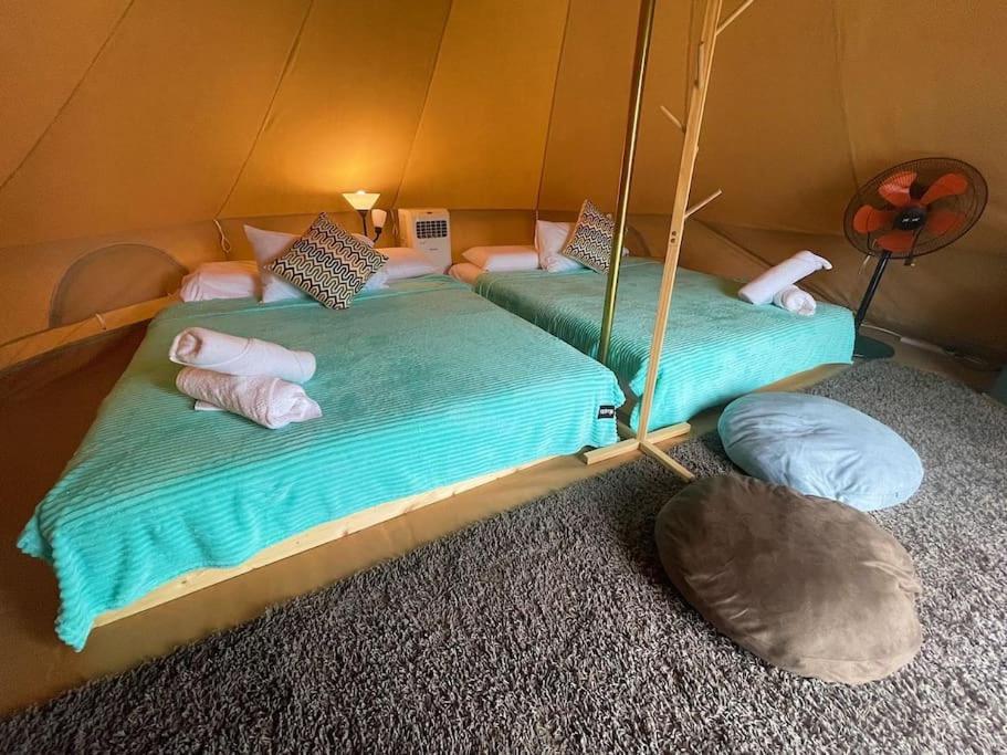 Rembulan Escape Bell Tent 2 Kampung Penarik ภายนอก รูปภาพ